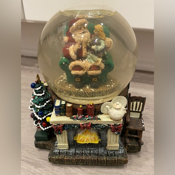 kcare Rare Christmas Snow Globe music box Santa Clause Is Coming To Town *Works! - Picture 1 of 6